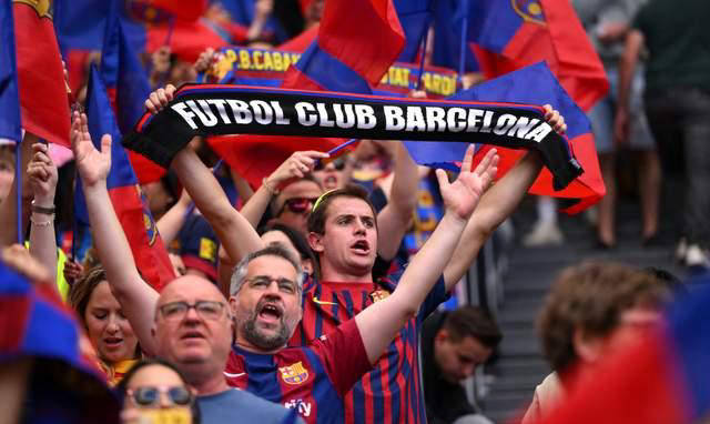 外领土举办, 也有反对的, 尽管巴塞罗